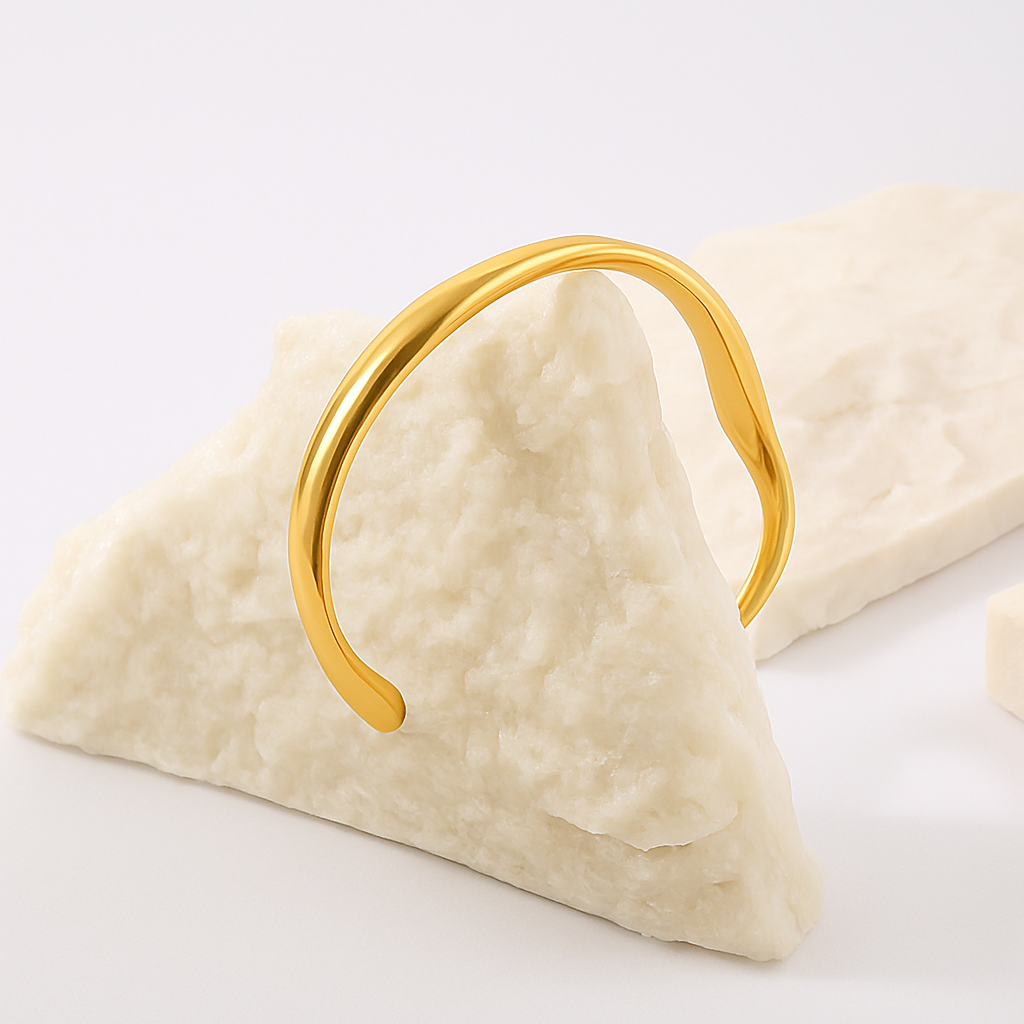 Auric Curve Minimal cuff