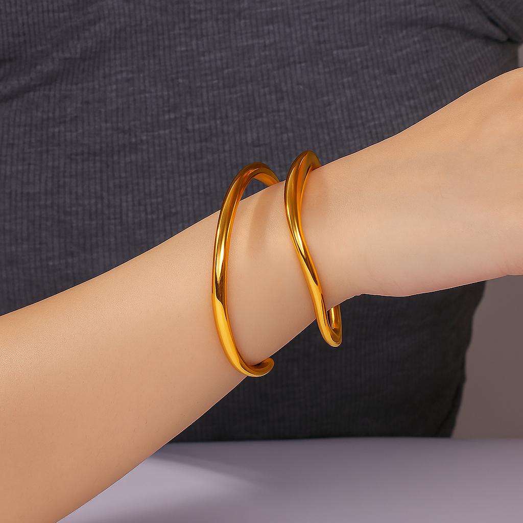Auric Curve Minimal cuff
