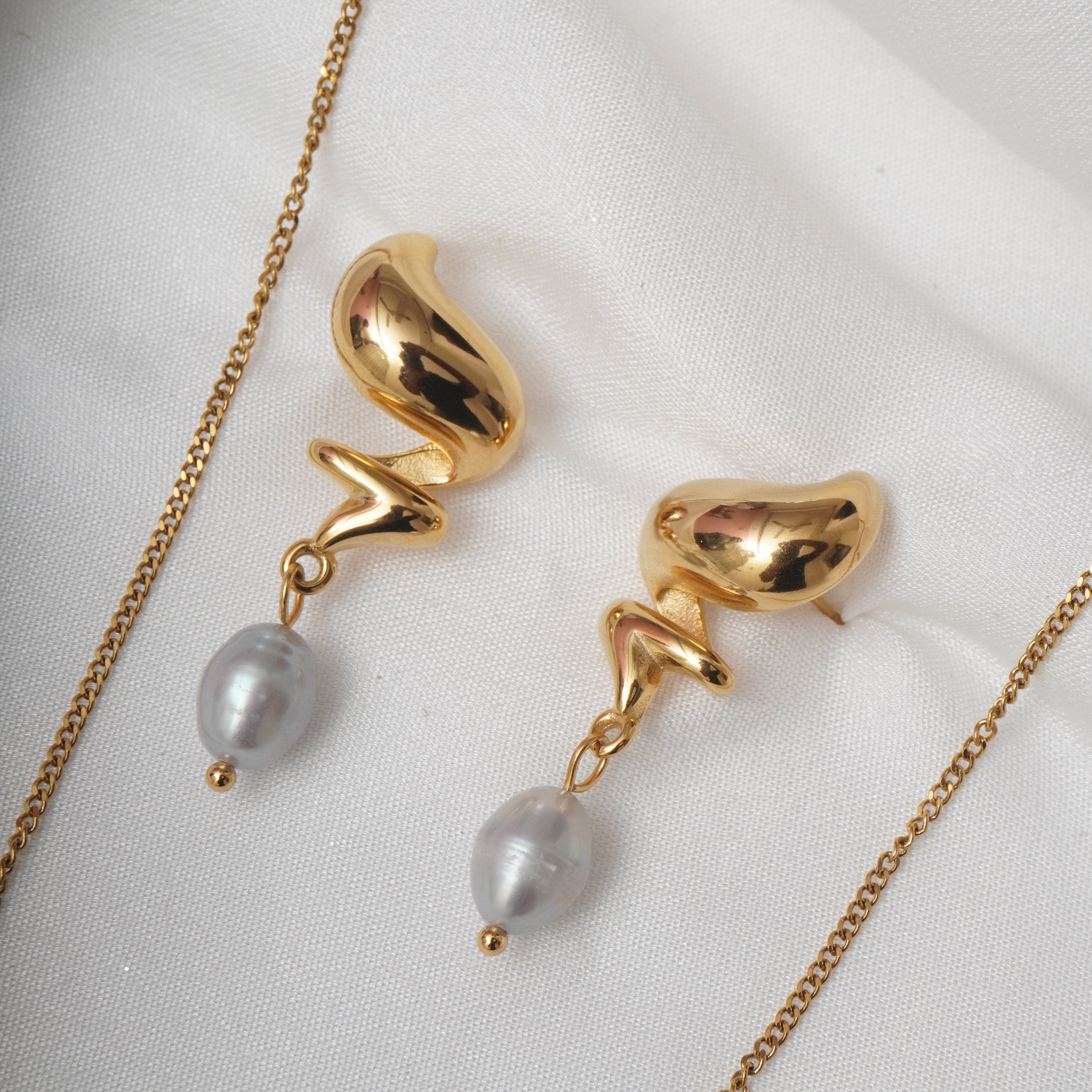 Molten Pearl Drape and Solo Blossom Drop Pendant set
